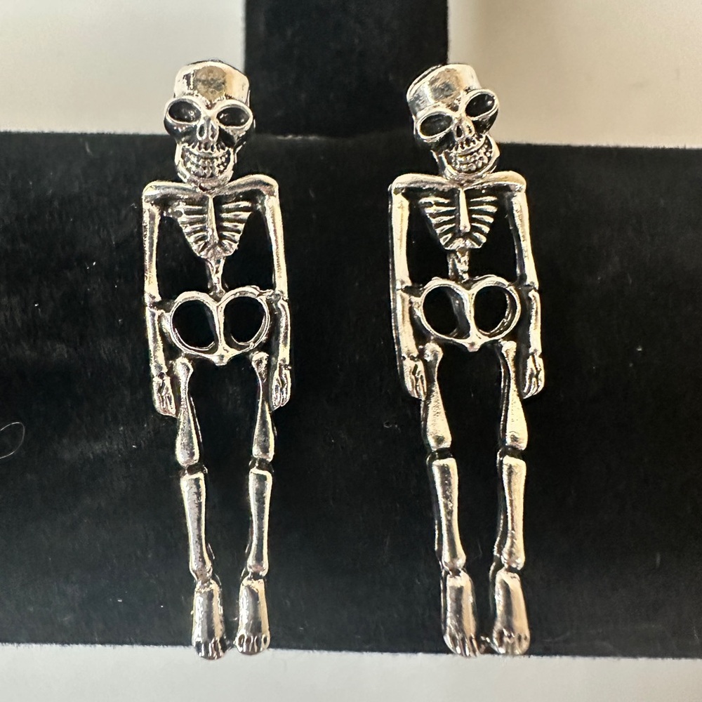 Silver tone Dangling Skeleton Earrings Retro Goth Style NWOT